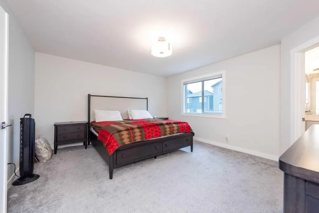 137 Edith Villas NW Calgary AB T3R 1Y8