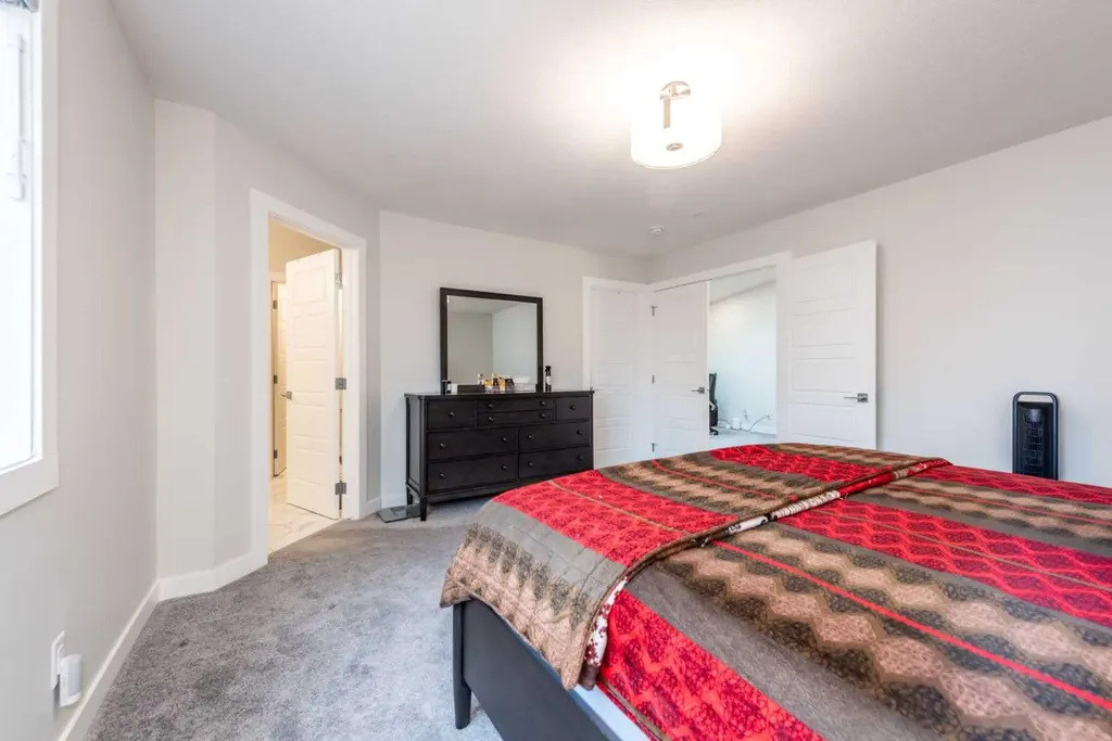 137 Edith Villas NW Calgary AB T3R 1Y8