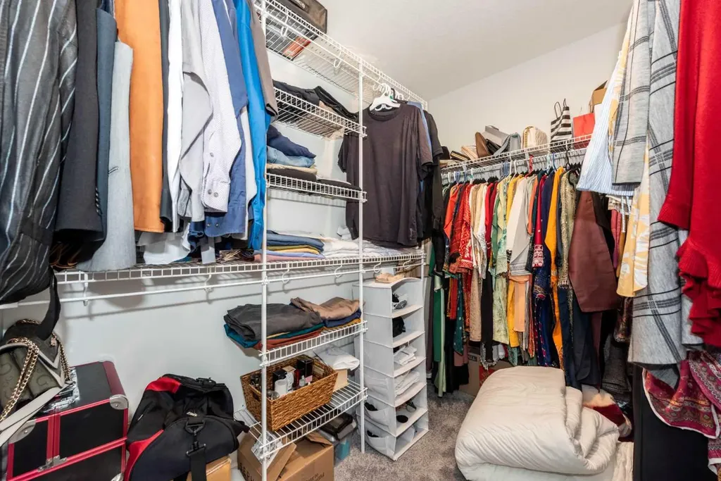 137 Edith Villas NW Calgary AB T3R 1Y8