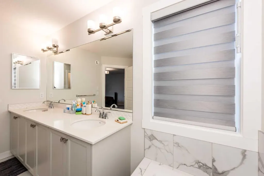 137 Edith Villas NW Calgary AB T3R 1Y8