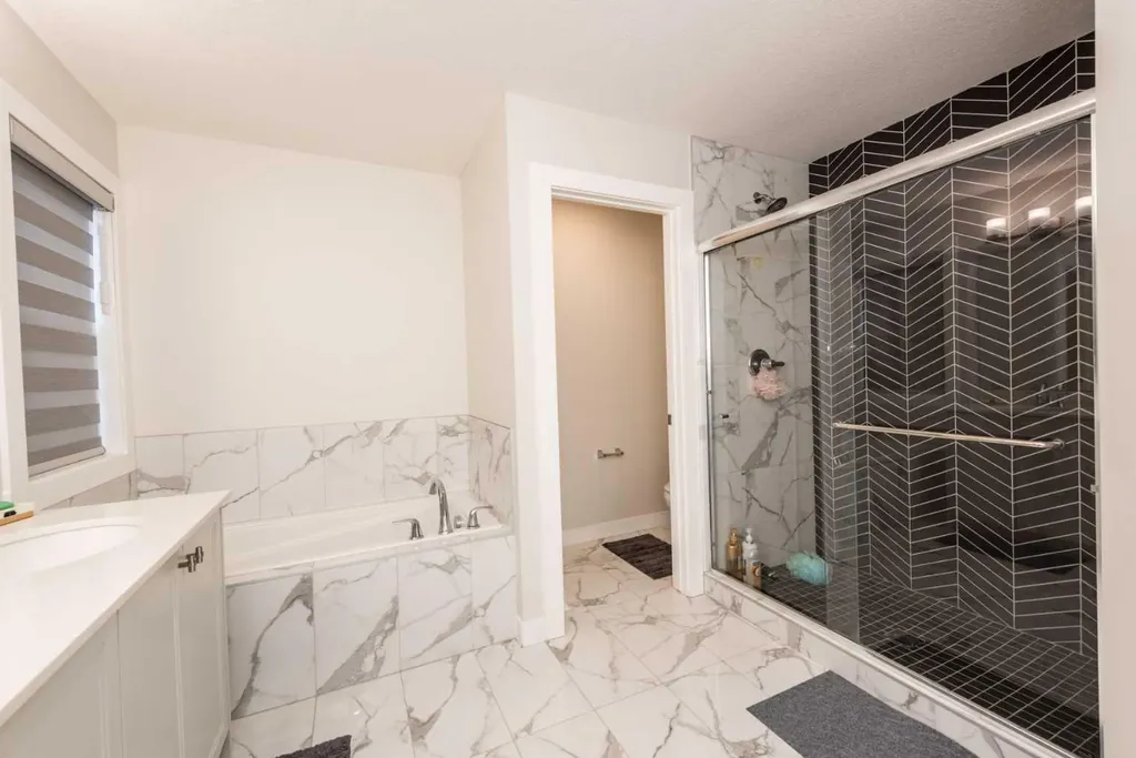 137 Edith Villas NW Calgary AB T3R 1Y8
