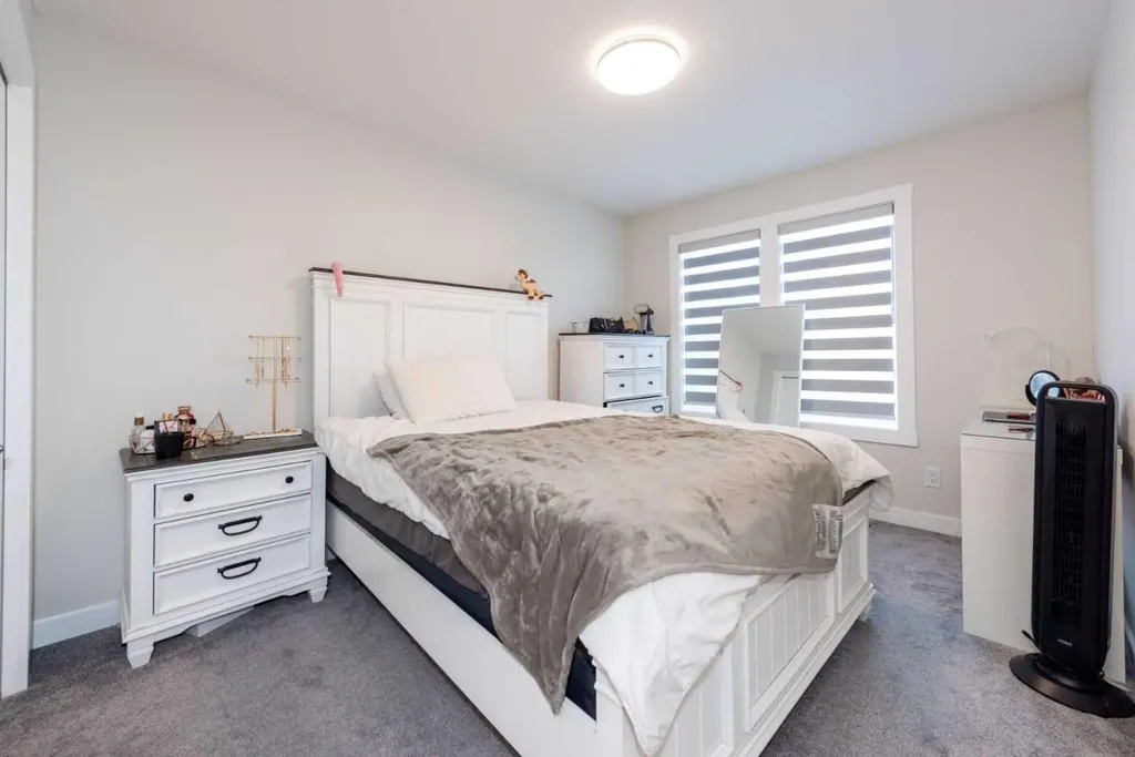 137 Edith Villas NW Calgary AB T3R 1Y8