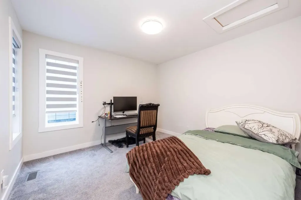 137 Edith Villas NW Calgary AB T3R 1Y8