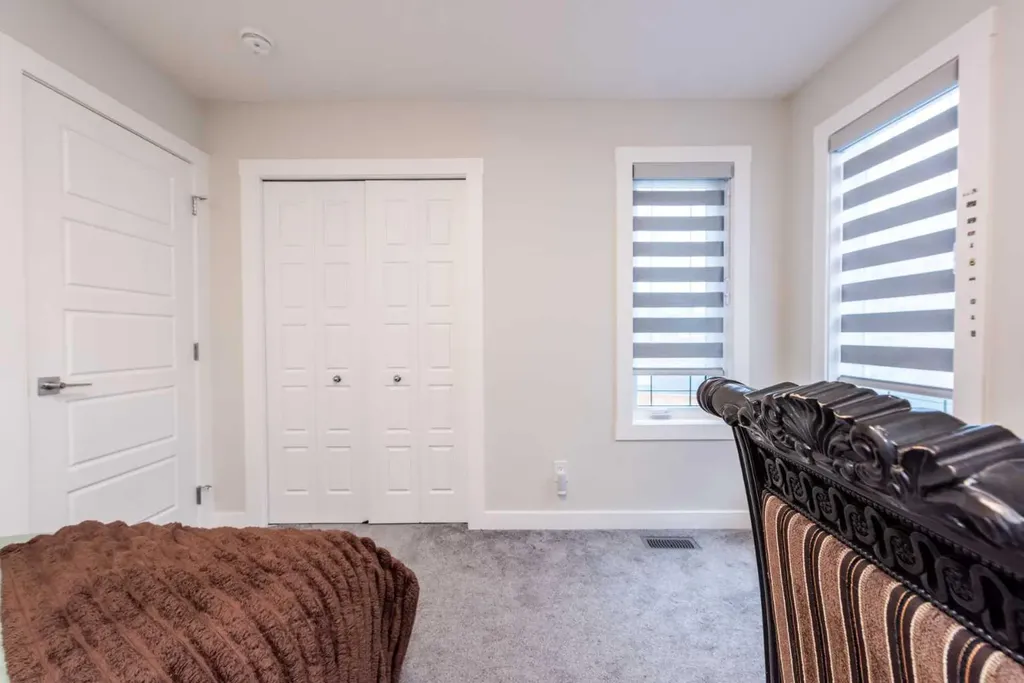 137 Edith Villas NW Calgary AB T3R 1Y8