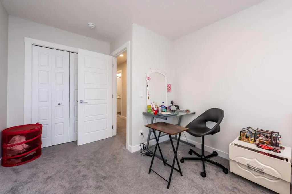 137 Edith Villas NW Calgary AB T3R 1Y8