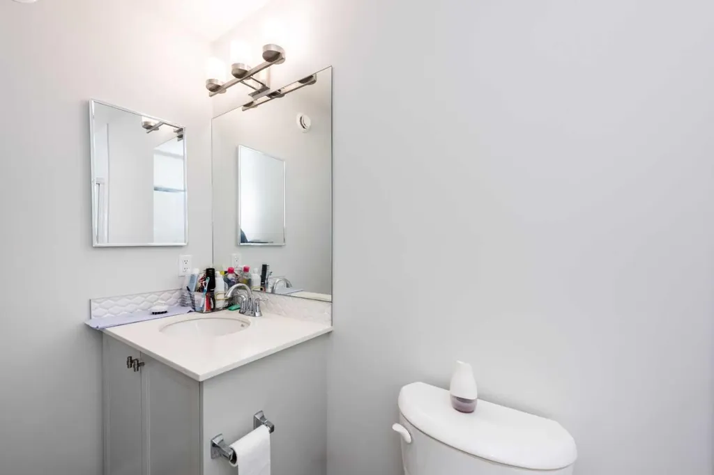 137 Edith Villas NW Calgary AB T3R 1Y8
