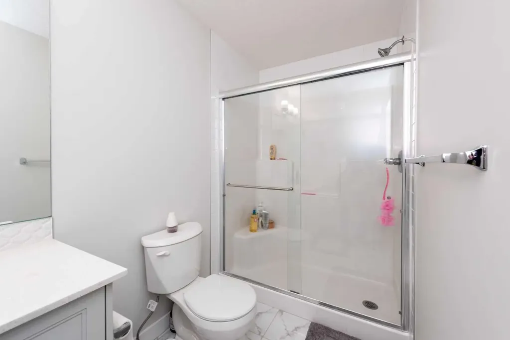 137 Edith Villas NW Calgary AB T3R 1Y8