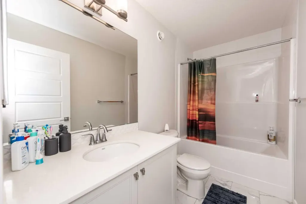 137 Edith Villas NW Calgary AB T3R 1Y8