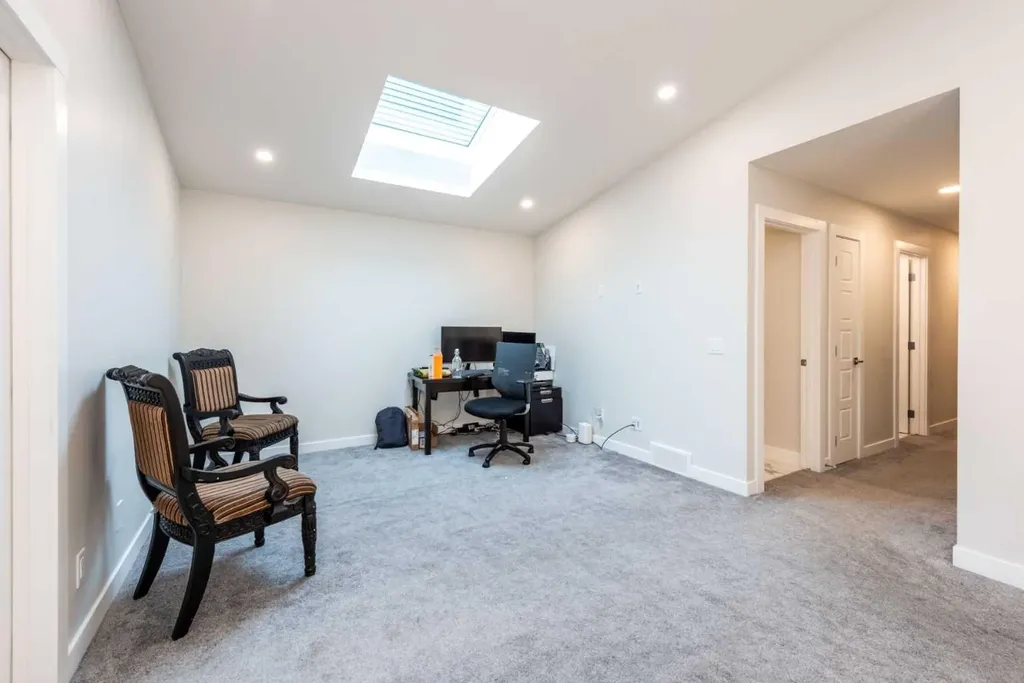 137 Edith Villas NW Calgary AB T3R 1Y8