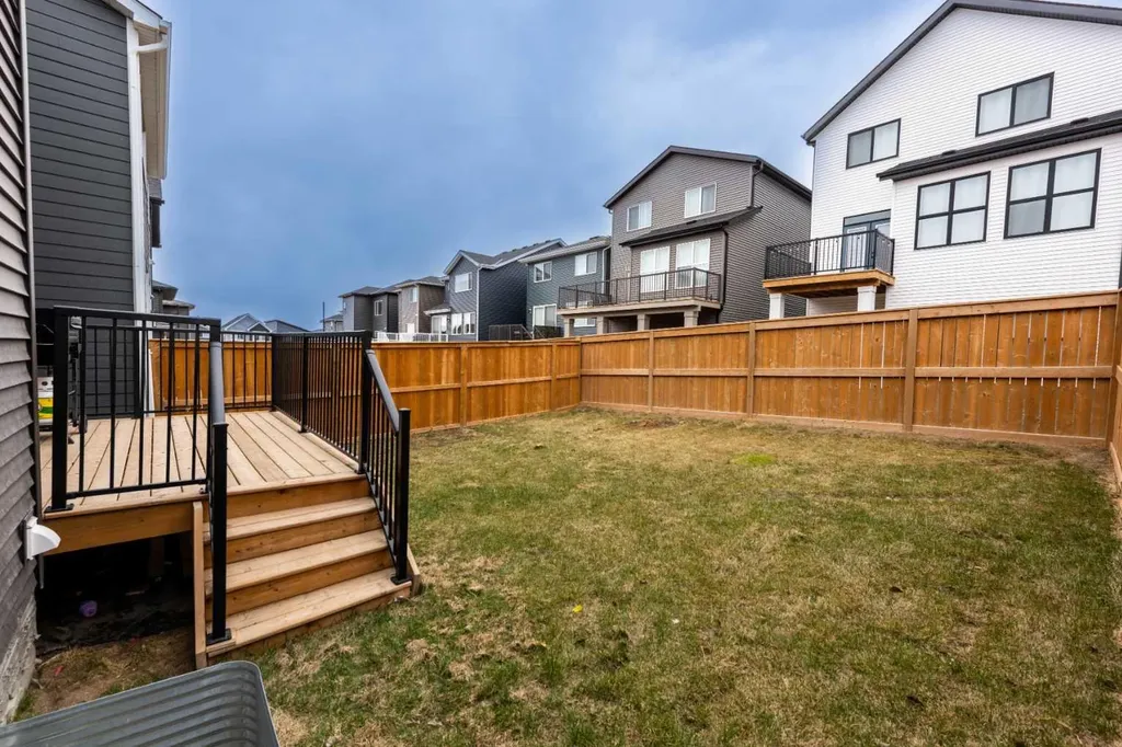 137 Edith Villas NW Calgary AB T3R 1Y8