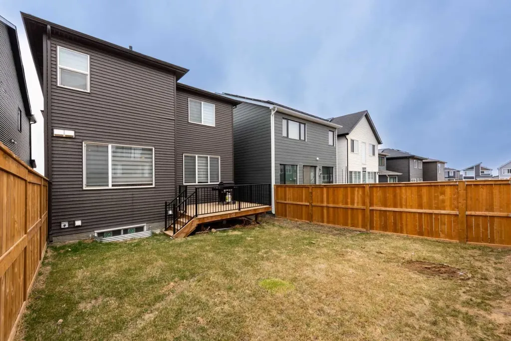 137 Edith Villas NW Calgary AB T3R 1Y8