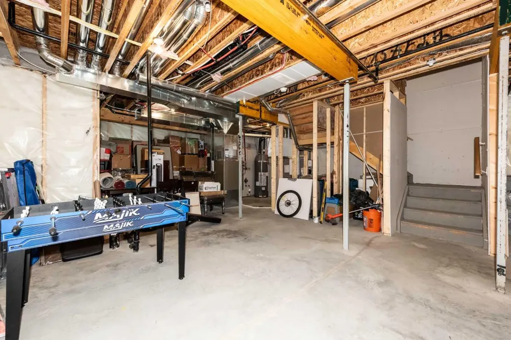 137 Edith Villas NW Calgary AB T3R 1Y8