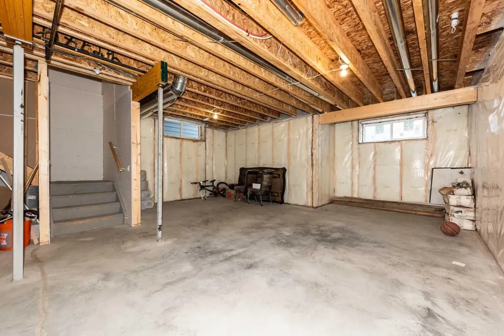 137 Edith Villas NW Calgary AB T3R 1Y8