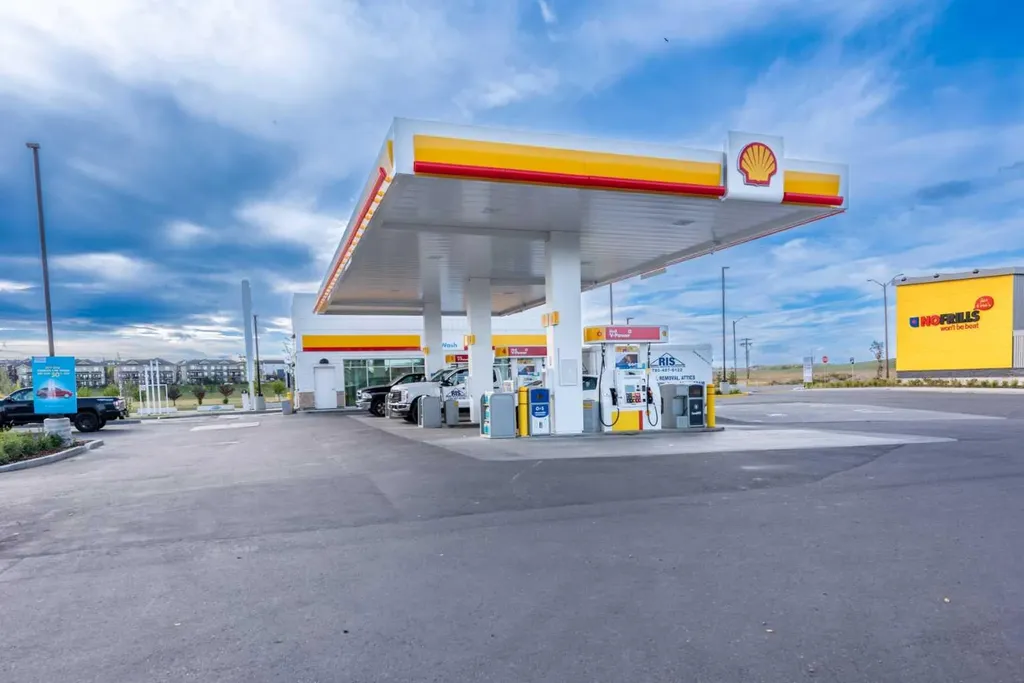 137 Edith Villas NW Calgary AB T3R 1Y8