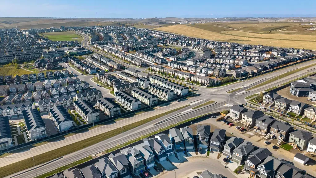 137 Edith Villas NW Calgary AB T3R 1Y8