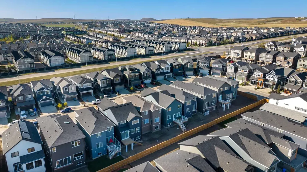137 Edith Villas NW Calgary AB T3R 1Y8