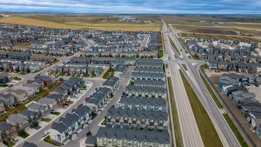 137 Edith Villas NW Calgary AB T3R 1Y8