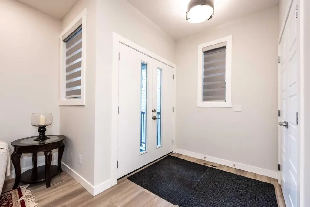 137 Edith Villas NW Calgary AB T3R 1Y8