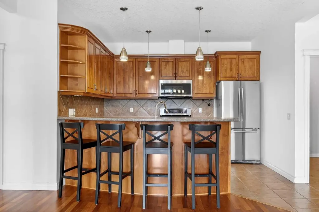 14 Hemlock Crescent SW Calgary AB T3C 2Z1