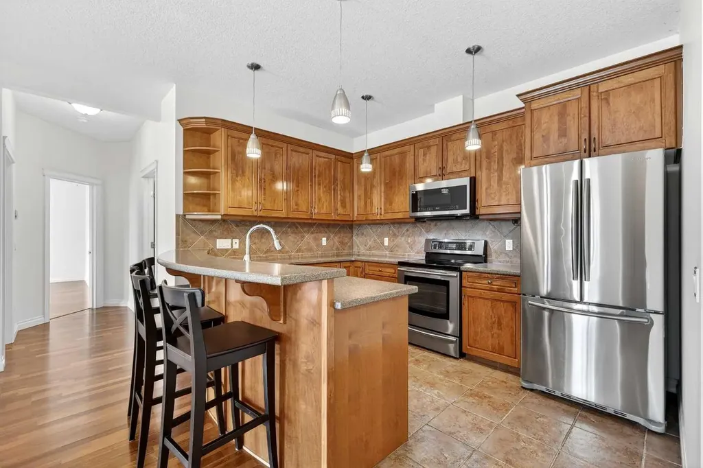 14 Hemlock Crescent SW Calgary AB T3C 2Z1