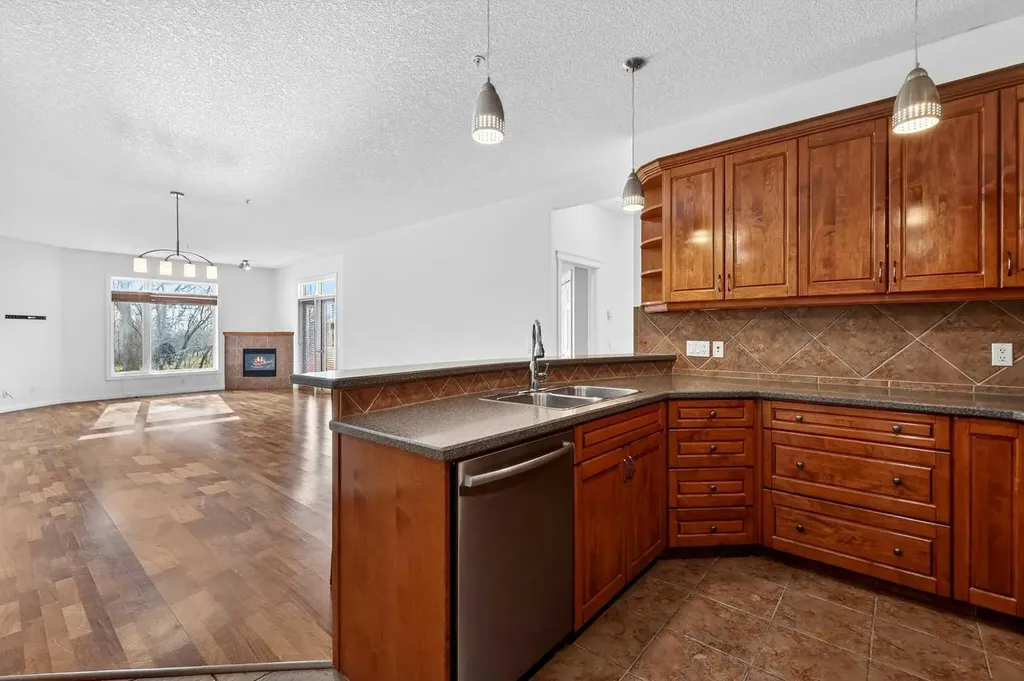 14 Hemlock Crescent SW Calgary AB T3C 2Z1