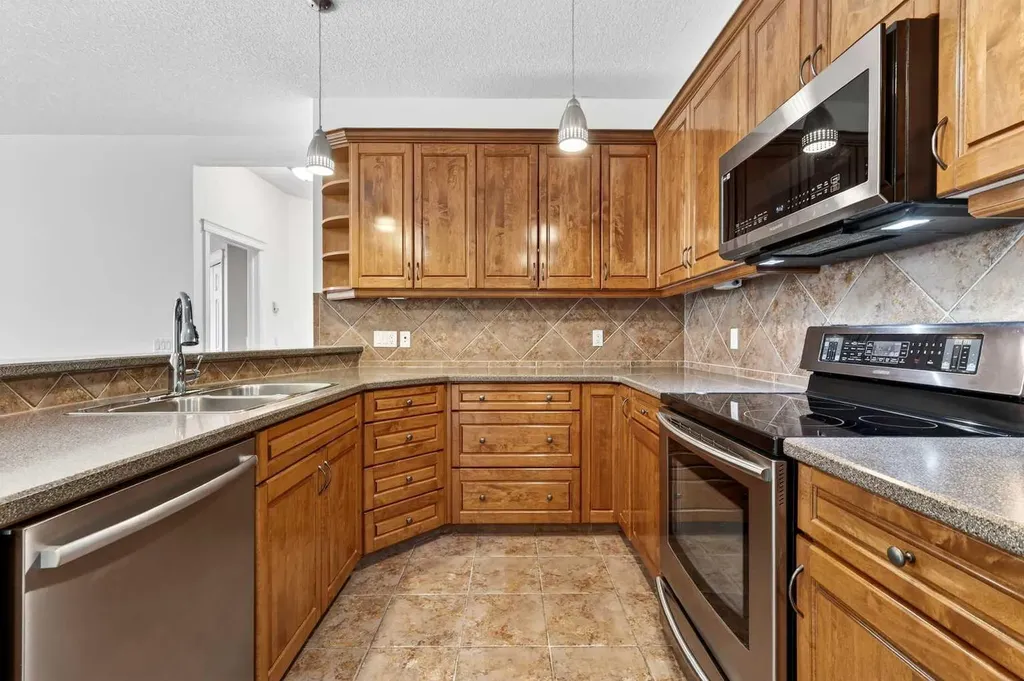 14 Hemlock Crescent SW Calgary AB T3C 2Z1