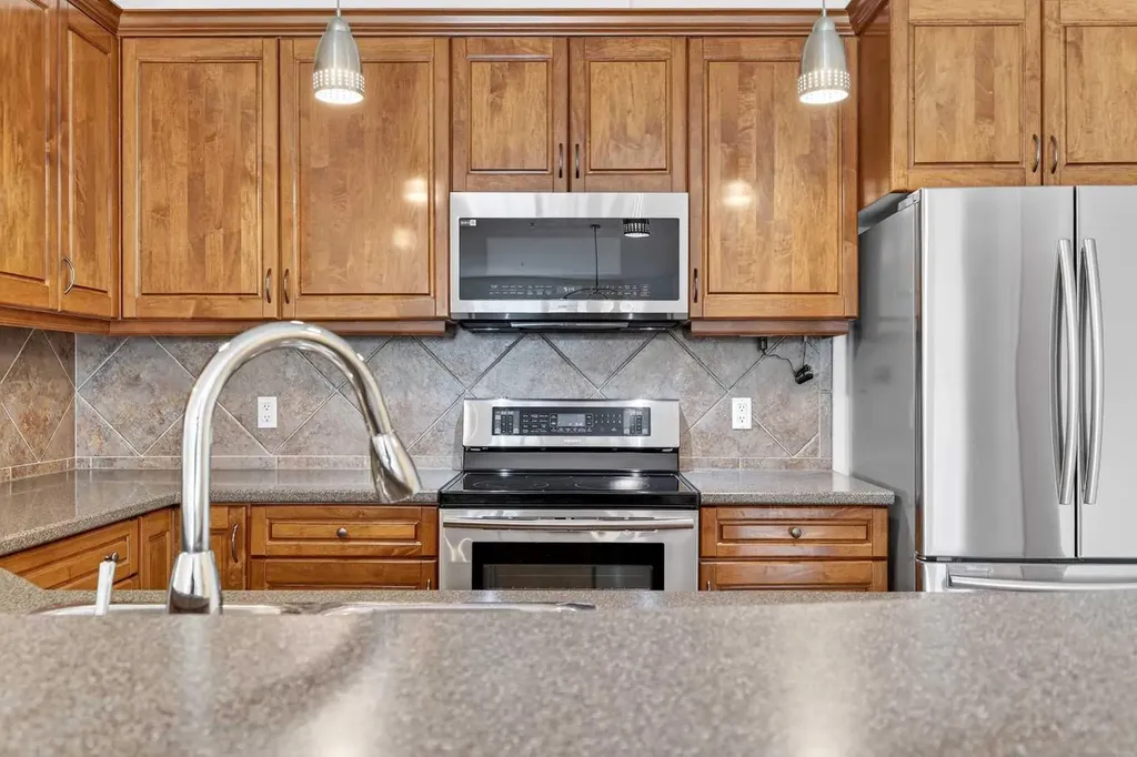 14 Hemlock Crescent SW Calgary AB T3C 2Z1