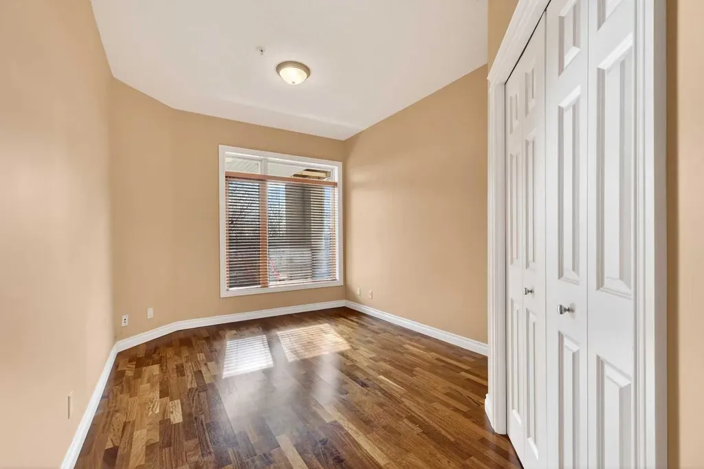 14 Hemlock Crescent SW Calgary AB T3C 2Z1