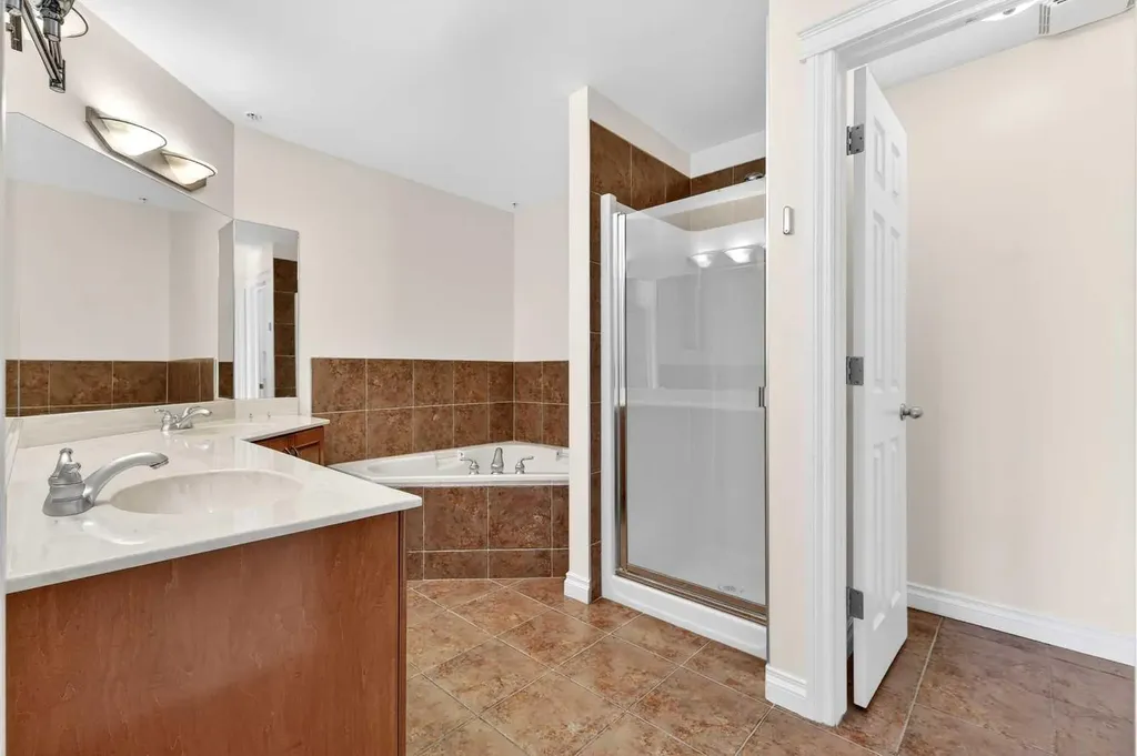 14 Hemlock Crescent SW Calgary AB T3C 2Z1