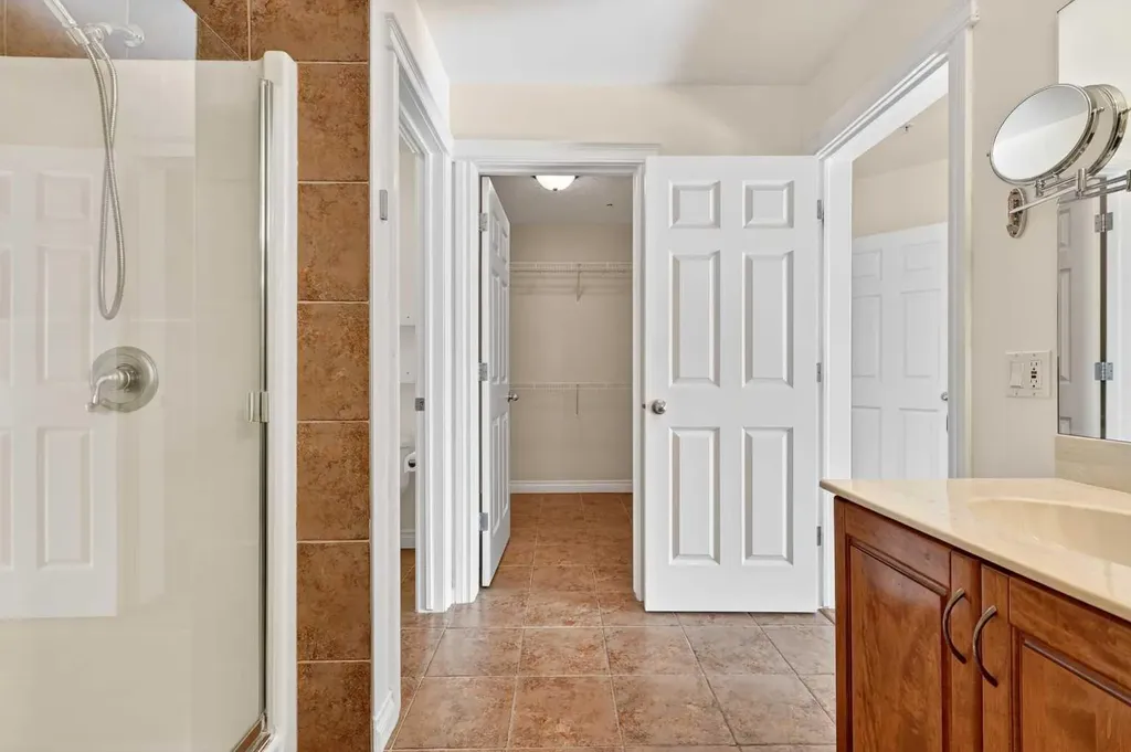 14 Hemlock Crescent SW Calgary AB T3C 2Z1