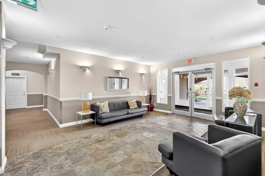 14 Hemlock Crescent SW Calgary AB T3C 2Z1
