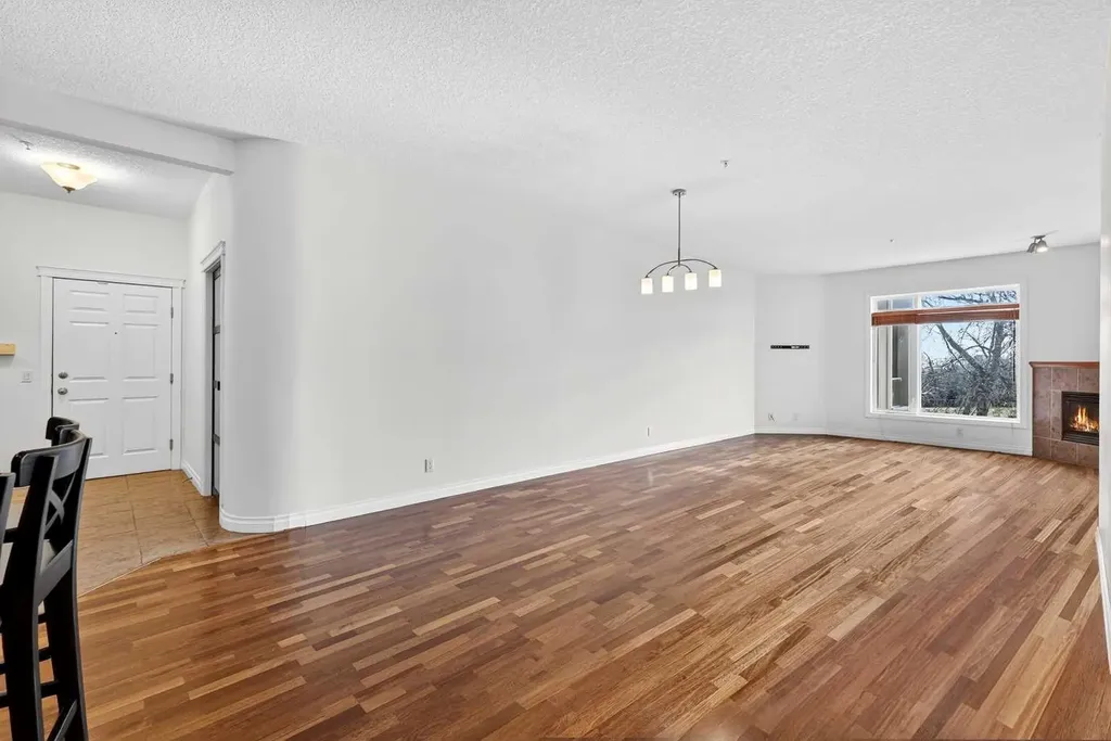 14 Hemlock Crescent SW Calgary AB T3C 2Z1