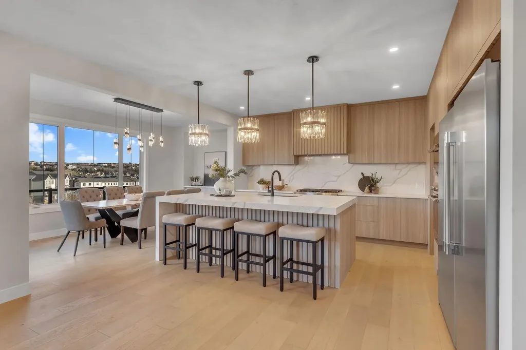 28 Spring Creek Point SW Calgary AB T3H 6E2