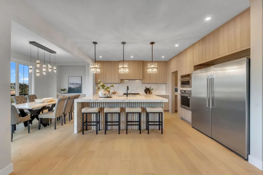 28 Spring Creek Point SW Calgary AB T3H 6E2