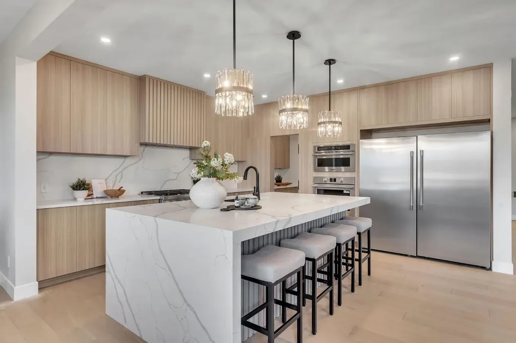 28 Spring Creek Point SW Calgary AB T3H 6E2