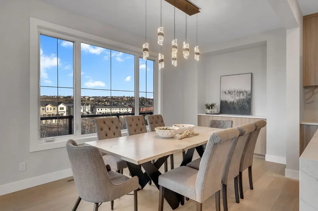 28 Spring Creek Point SW Calgary AB T3H 6E2