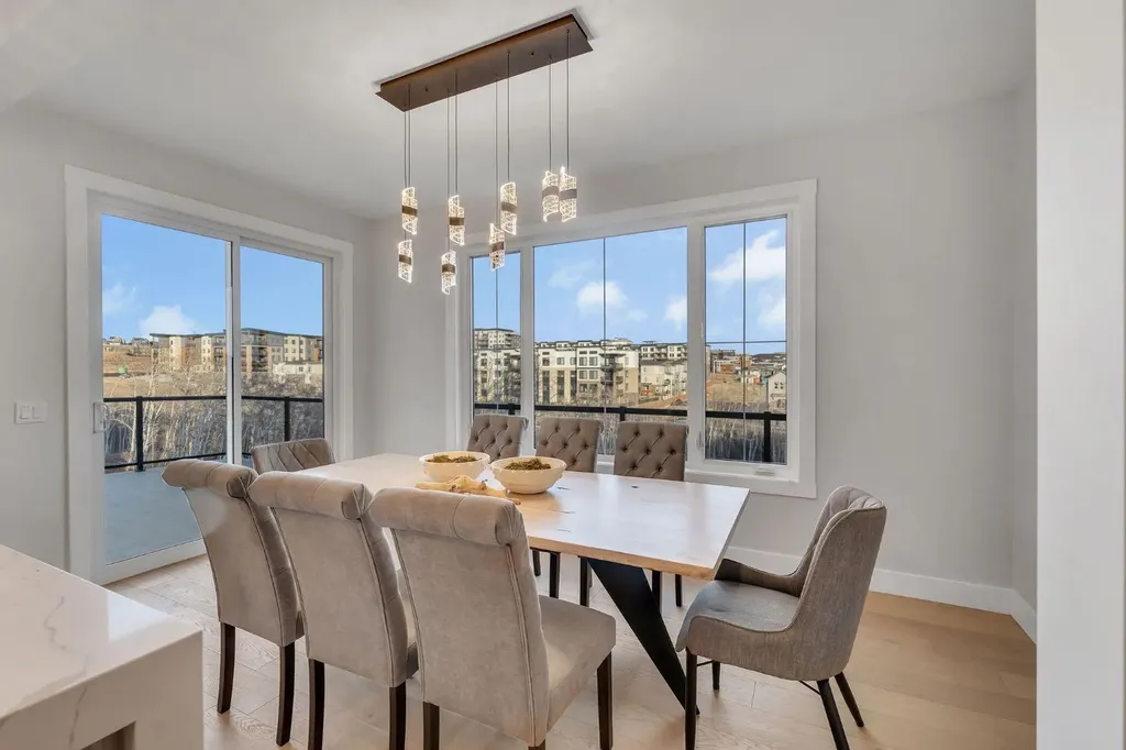 28 Spring Creek Point SW Calgary AB T3H 6E2