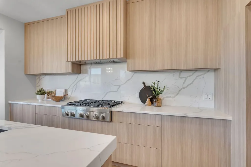 28 Spring Creek Point SW Calgary AB T3H 6E2