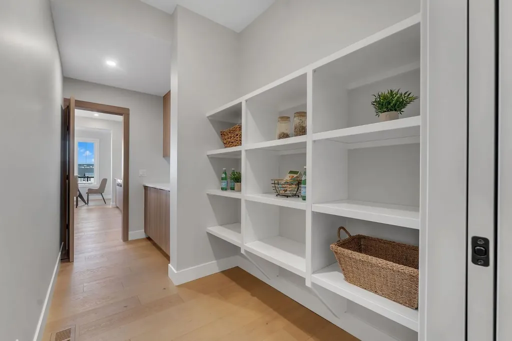 28 Spring Creek Point SW Calgary AB T3H 6E2
