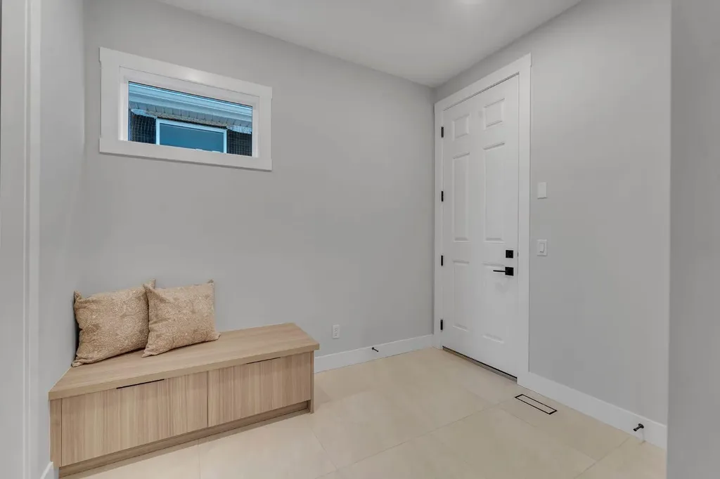 28 Spring Creek Point SW Calgary AB T3H 6E2