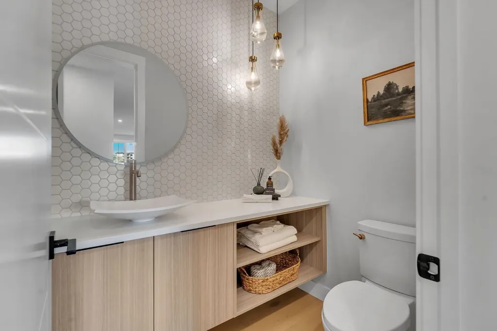 28 Spring Creek Point SW Calgary AB T3H 6E2