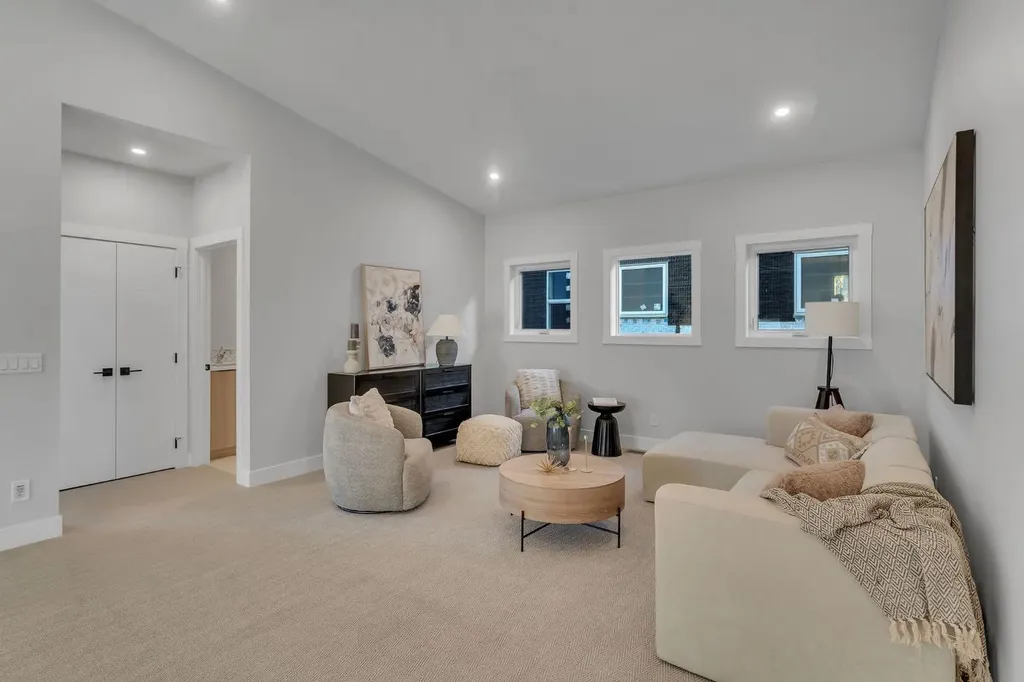 28 Spring Creek Point SW Calgary AB T3H 6E2