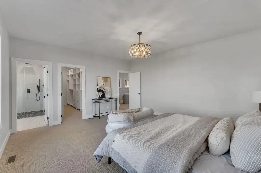 28 Spring Creek Point SW Calgary AB T3H 6E2