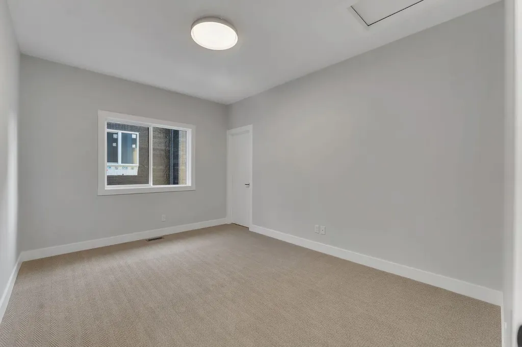 28 Spring Creek Point SW Calgary AB T3H 6E2