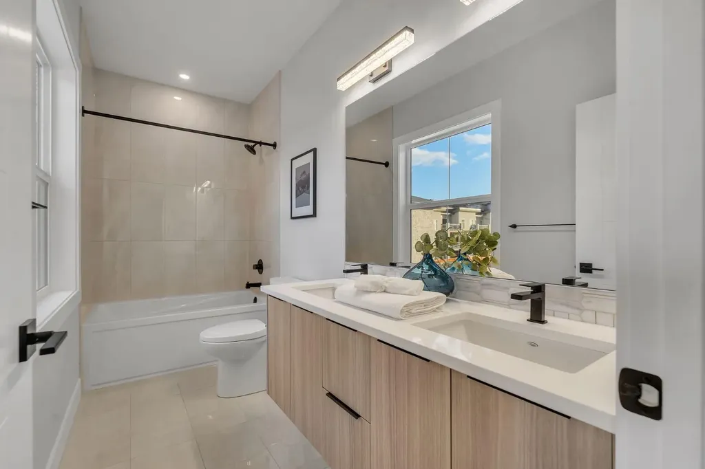 28 Spring Creek Point SW Calgary AB T3H 6E2