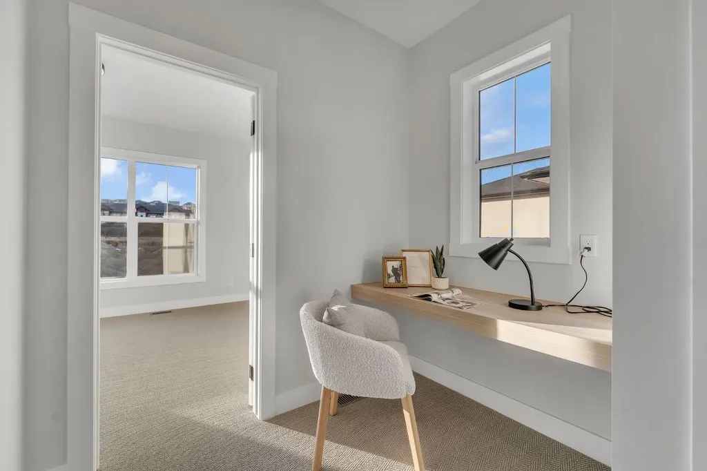 28 Spring Creek Point SW Calgary AB T3H 6E2
