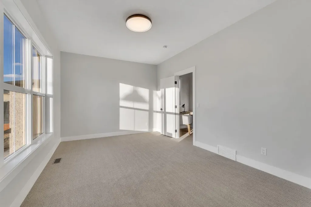28 Spring Creek Point SW Calgary AB T3H 6E2
