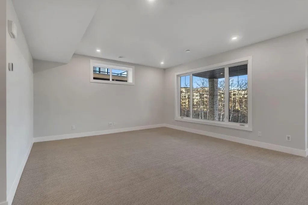 28 Spring Creek Point SW Calgary AB T3H 6E2