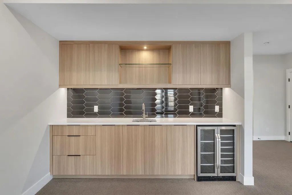 28 Spring Creek Point SW Calgary AB T3H 6E2