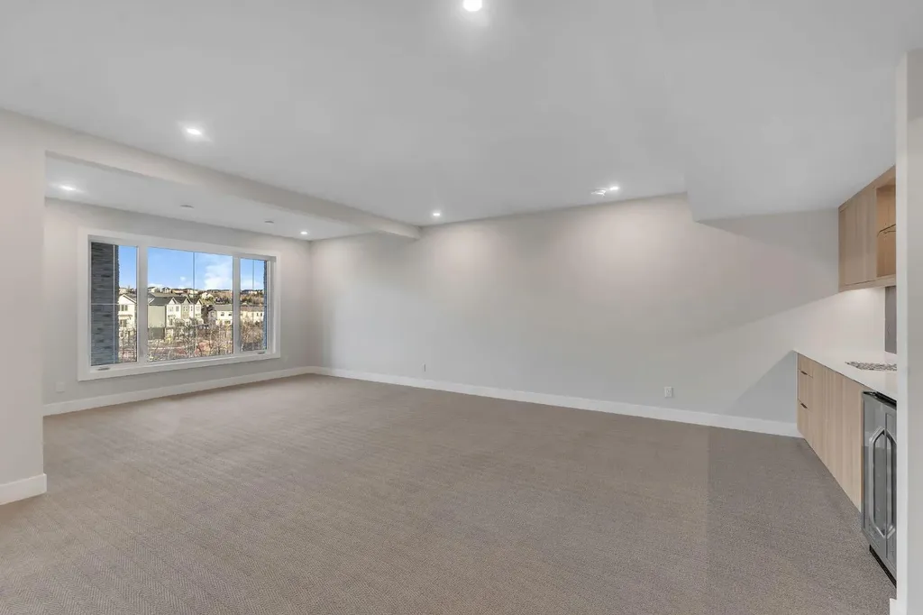 28 Spring Creek Point SW Calgary AB T3H 6E2